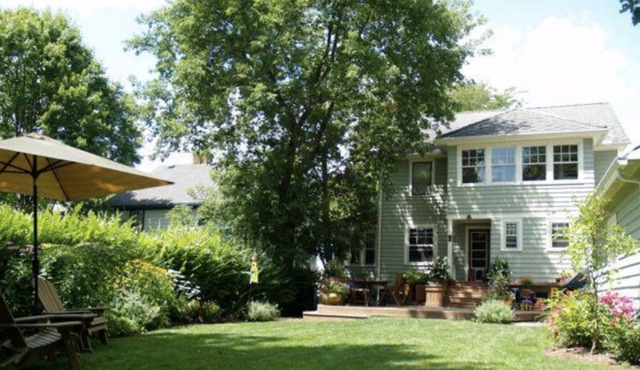 Charming Ithaca Home, walk to campus, w/ gym, deck & Hot Tub