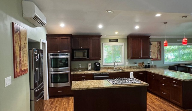 Charming large 1-bedroom house with AC, vaulted ceiling, and pool in Aiea