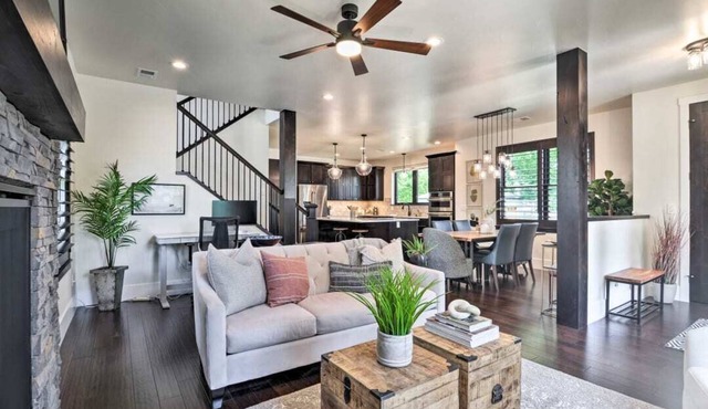 Chic Abode, Beautiful & Spacious, Walk to Old Town