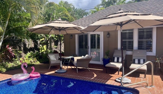 Close to Kahala Beach/Air Conditioning/Heated Pool/Clean/Quiet Neighborhood