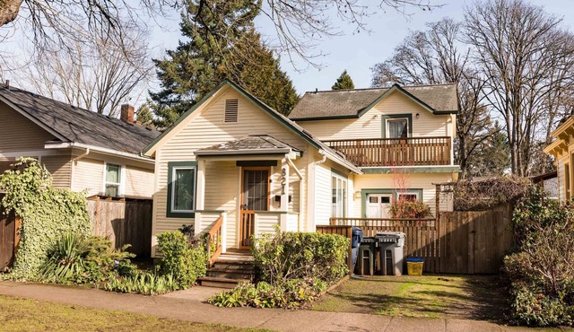 Comfortable renovated cottage from 1910 - easy access to everything