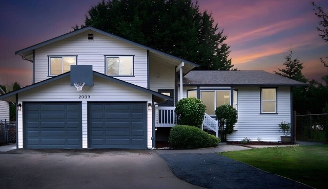 Comfortable & Spacious 4BR Upper Unit