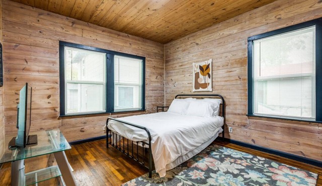 Comfy Private Room w/Bathroom Close to Riverwalk/Attractions