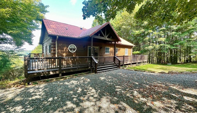 Copper Mine Cabin -Sleeps12, Hot Tub, WIFI, Foosball, Sm.Dog Friendly, Gas Logs, Firepit