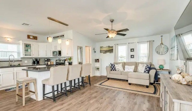 Cozy 2-Bed Beach House - Family and pet friendly - STR22-00279