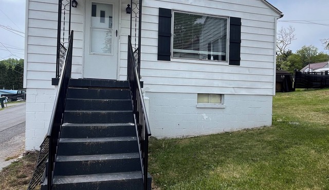 Cozy 2-bedroom house in Bluefield, 6 miles from Pocahontas Trailhead