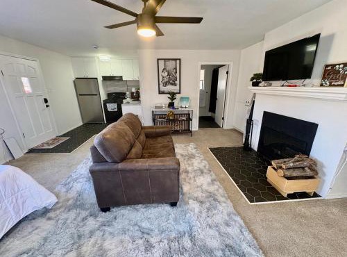 Cozy Studio at the Pecos Village