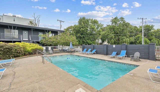Cozy Studio for 2, Highly Walkable + Close to DT!