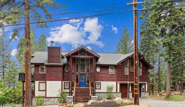 Dollar Point Retreat: High-Ceiling Lakeview Villa Perfect for Large Groups