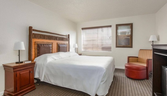 Elegant Studio w Pool in Oak Ridge at Branson