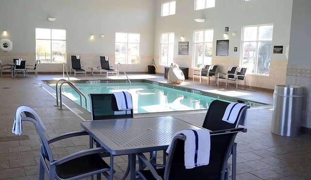 Everything You Need For The Perfect Vacation! Indoor Pool, Free Breakfast!