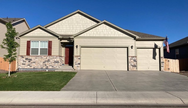 Executive Rental or Comfortably Furnished 4 Bed 2 Bath Home!