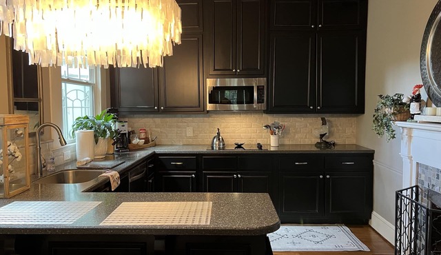 Executive Suite On Park Ave. Point .75 of a mile to downtown.