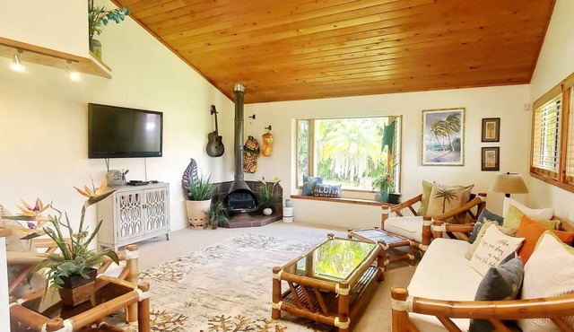 Experience Aloha *Hawaiian Style Hale*