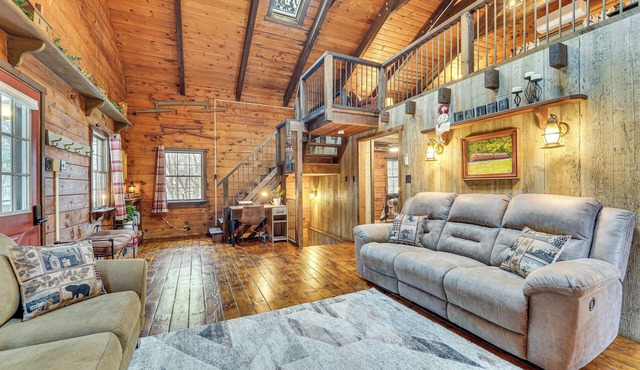 Family-Friendly Tyrone Cabin w/ Deck Near Hiking