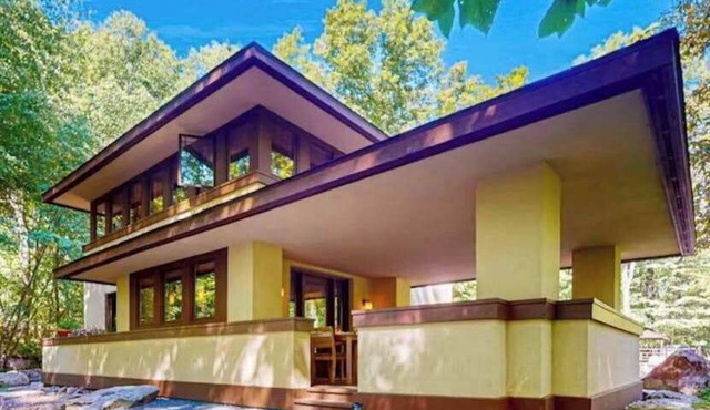 Frank Lloyd Wright-Inspired Prairie Home | Official Fallingwater Lodging Partner