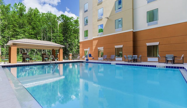 Fresh King Studio Suite | Full Kitchen & Outdoor Pool | 2.4 mi to Disney Springs