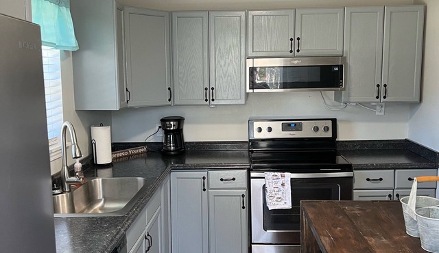 *Gorgeous 2BD|WIFI|Country|Family Friendly|Pets Welcome|Sleep 6|2 miles to MTSU*