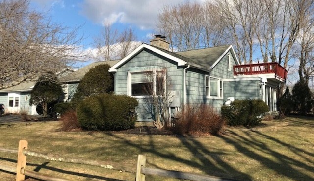 Great 3BD/2BA Sunny Ranch with Private Beach and Large Yard