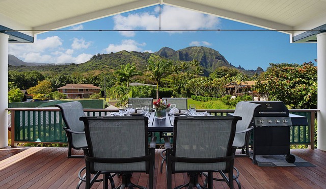 Haena Sunrise, Great Mountain & Waterfall Views, 2-Minute Walk to Beach