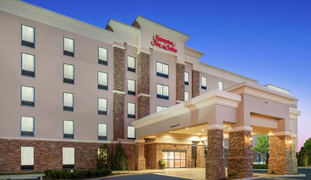Hampton Inn and Suites Roanoke Airport/Valley View Mall