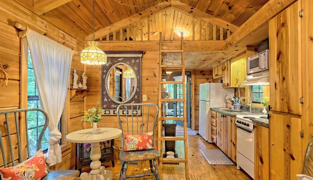 Highlands Hideaway-A Pet Friendly Couples Retreat