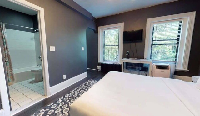 Hip & Chic Studio Awaits Your Stay!