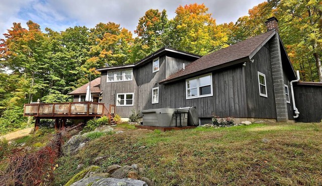 Impressive Cabin with Hot-tub and Fascinating Views in Mendon, Vermont