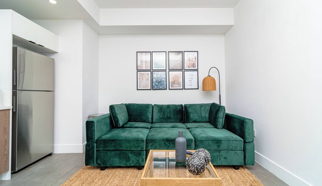 King Bed brand new safe Oasis minutes to Brickell