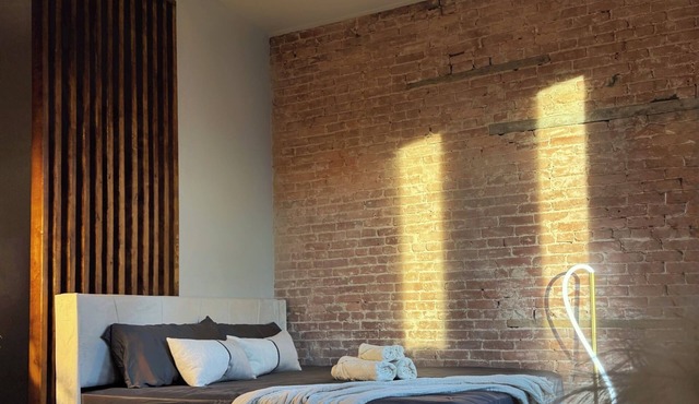 KING bed Free Parking Central Stay