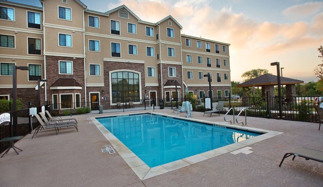 King Studio. Free Breakfast, Gym & Pool Access. Near Downtown Austin!