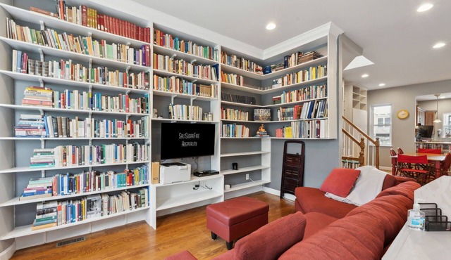 La Casa del Professore - 4BR/3.BA, Free St. Parking, Spacious Deck & Yard