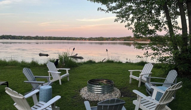 Lakefront getaway near Navy Base