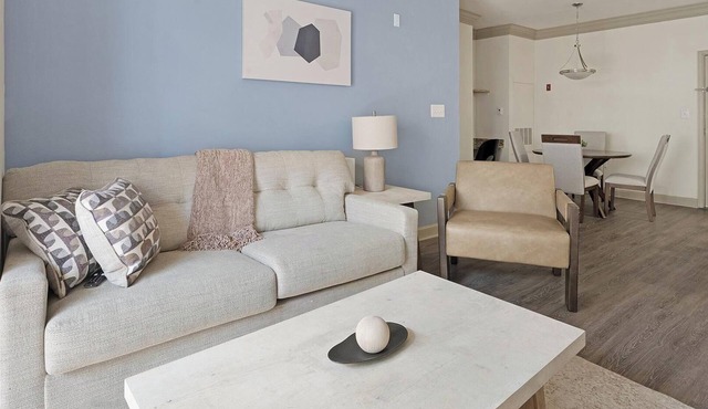 Landing | Amazing 2BD, Courtyard, Gym