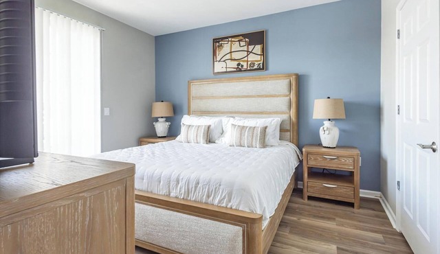 Landing | Chic 2BD, Tennis Court, Pool