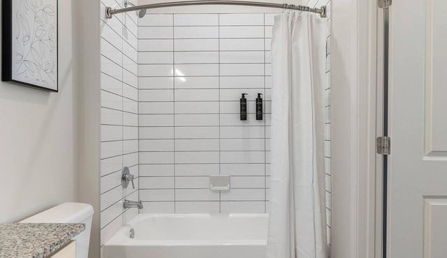 Landing | Chic 2BD, Clubhouse