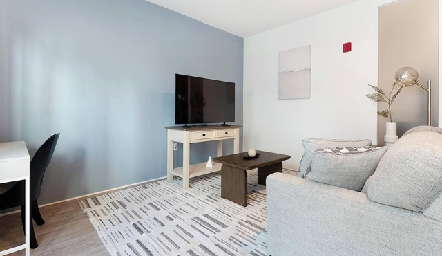 Landing | Incredible 2BD, Pool, Gym