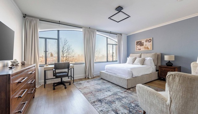 Landing | Modern Studio, Pool, Gym