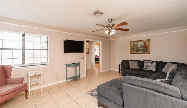 Large and Cozy Home Near River and Downtown