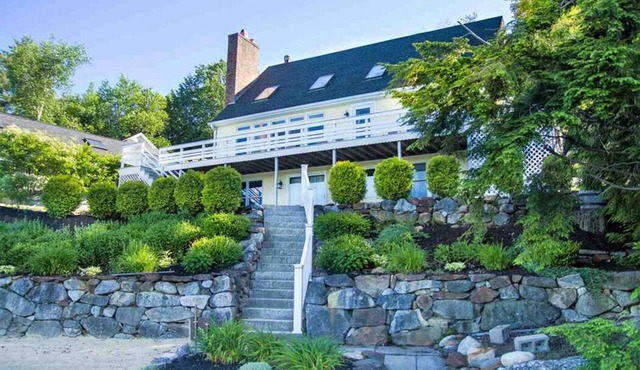 Large Lakefront Home - sleeps 15