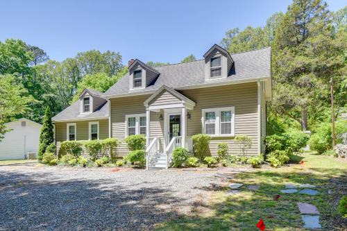 Located in the Heart of Gloucester Courthouse!