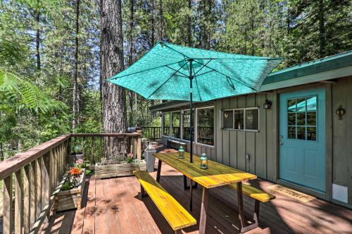 Loch Lomond Cabin w/Hot Tub, Near Wineries!