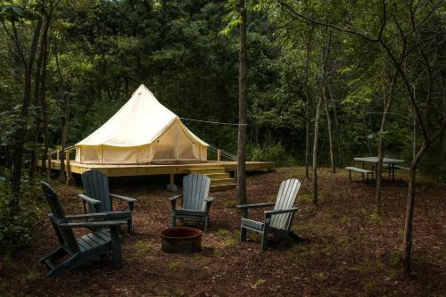 Luminous Glamping Bell Tent Retreat Near Sinking Creek, Missouri
