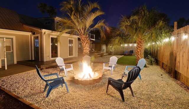 🌴Lush backyard, vaulted open concept, quiet,7 min walk 2 beach, plenty parking!