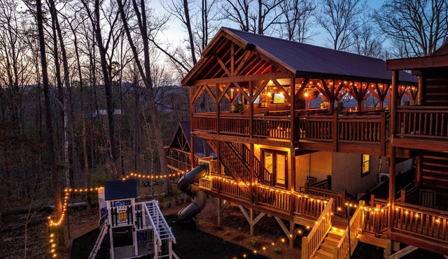 Luxe 8BR w/Pool,Outdoor Play Area, Huge Sports Bar