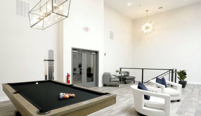 Luxury 2 BR 2 bathroom near MetLife Stadium perfect for world traveler, in Paramus