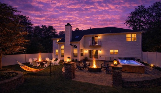 Luxury 5BR Backyard Oasis Hot Tub Game Room
