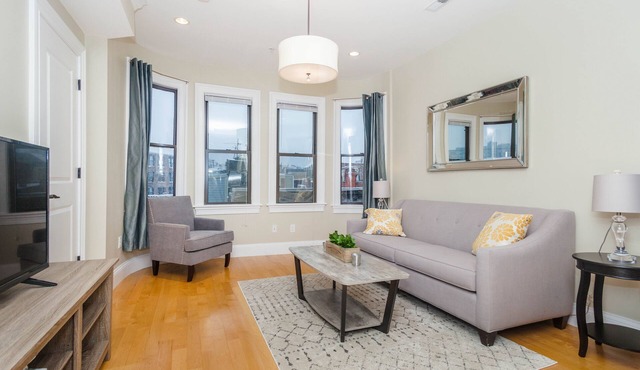 Luxury Top Floor 2 Bedroom in the heart of Boston's North End