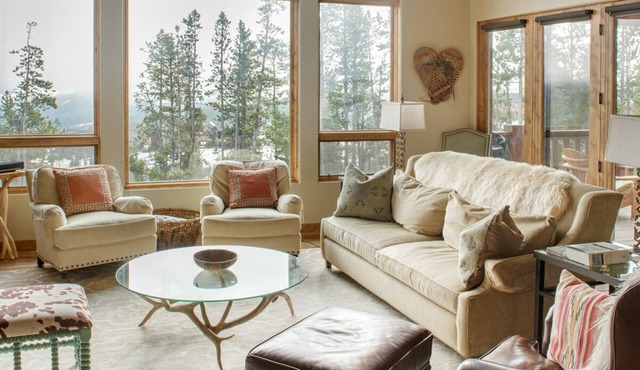 Marvelous townhome with breathtaking views! Hot Tub!