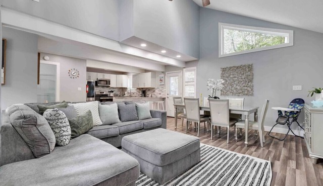 Modern Poconos Central Cozy 5BR Home - Game Room